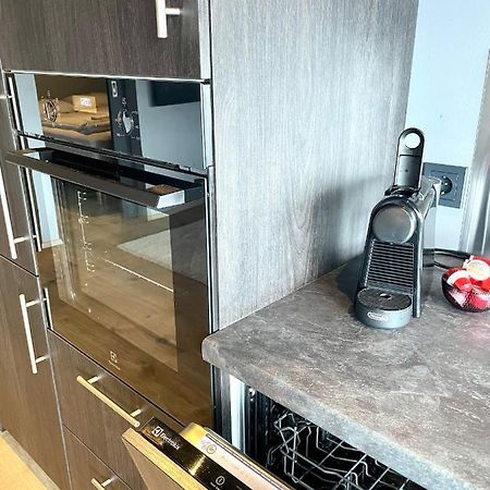 Modern Apartment With Hot Tub In Акурейри Экстерьер фото